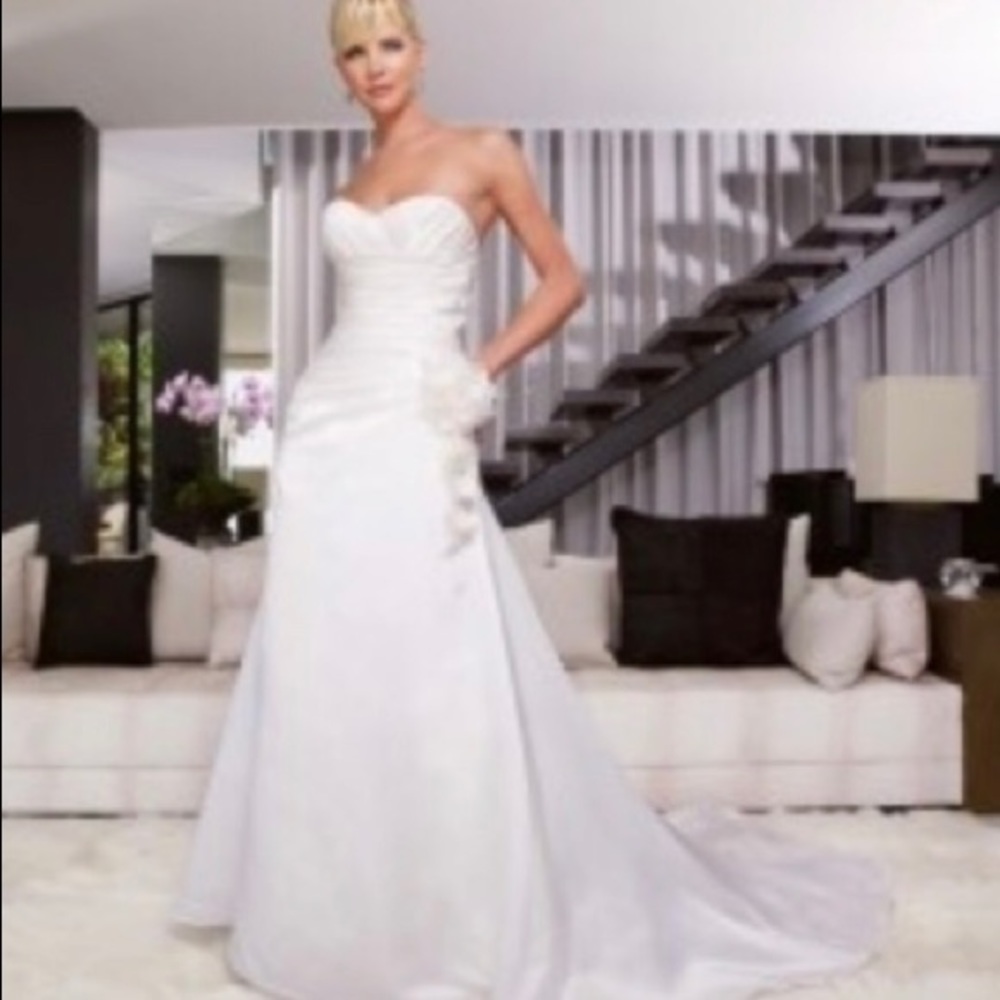Authentic Casablanca Wedding Gown like new